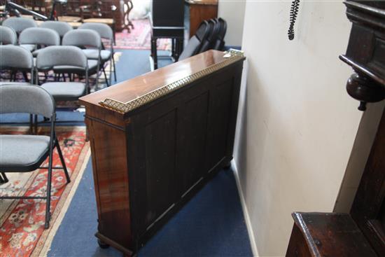 A Regency rosewood dwarf bookcase, W.4ft D.11in. H.3ft 2in.